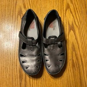 Woman’s SAS Shoes Size 10